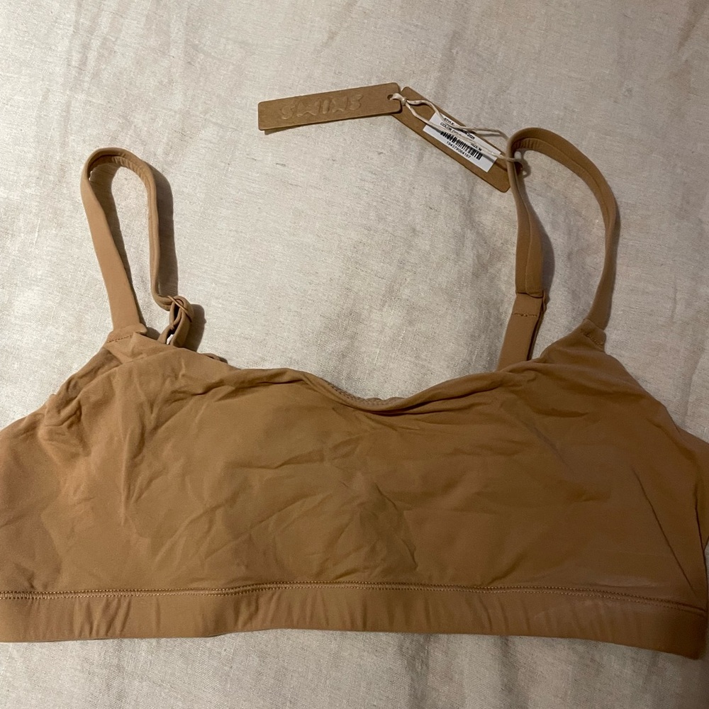 SKIMS FITS EVERYBODY SCOOP NECK BRA | OCHRE